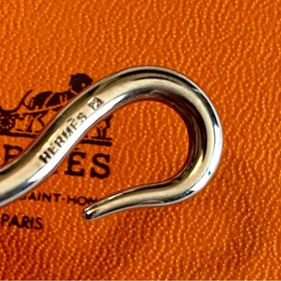 Hermes Jumbo Hook Leather Bracelet - Picture 8 of 9